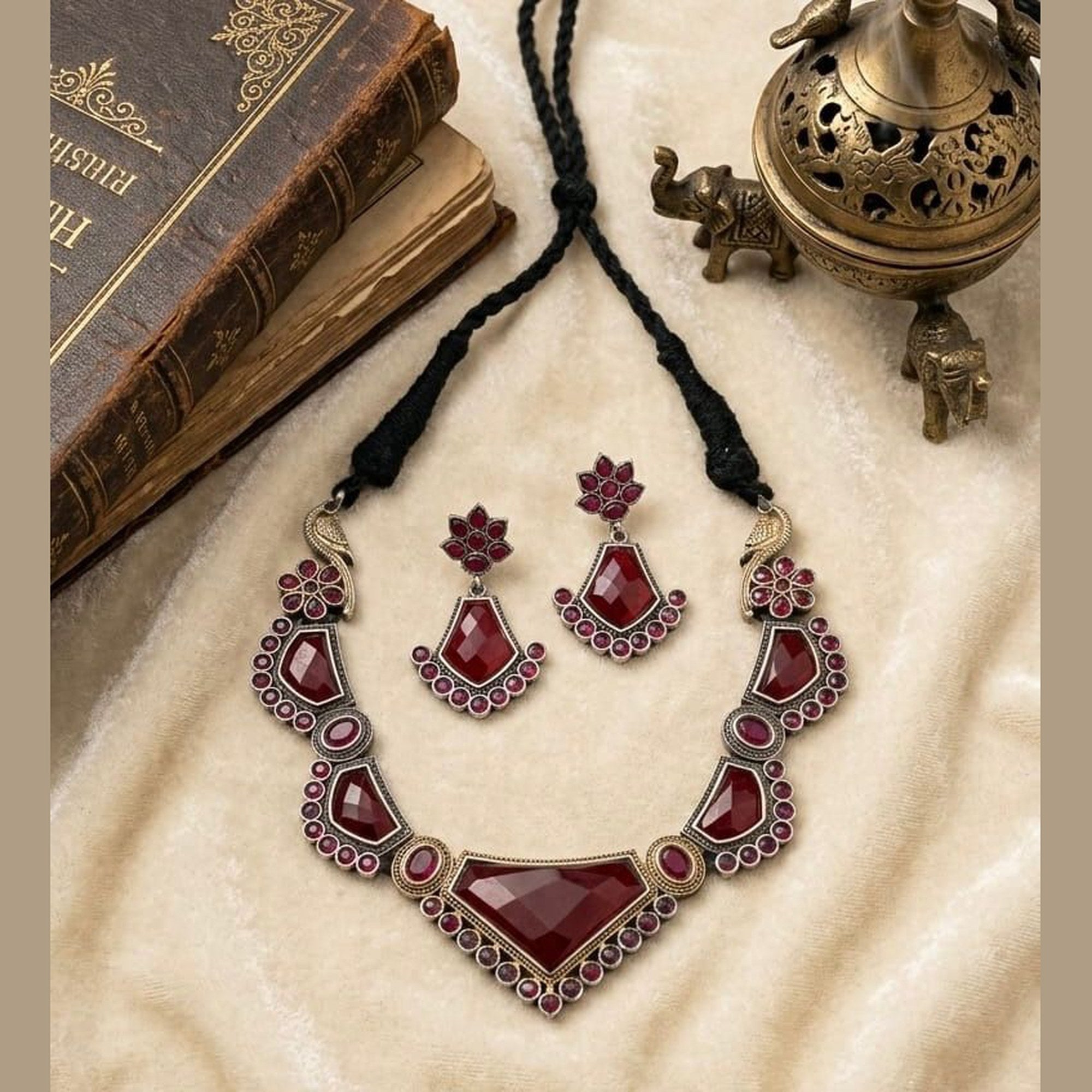 Navrang Geometric Stone Collar Set