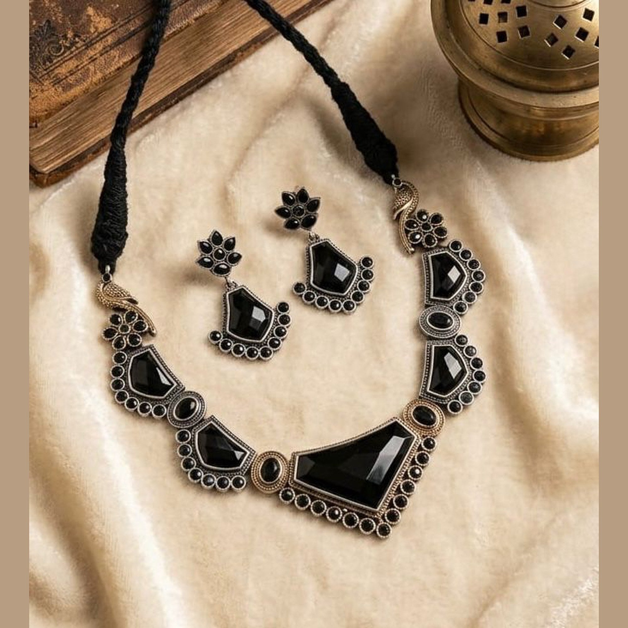 Navrang Geometric Stone Collar Set